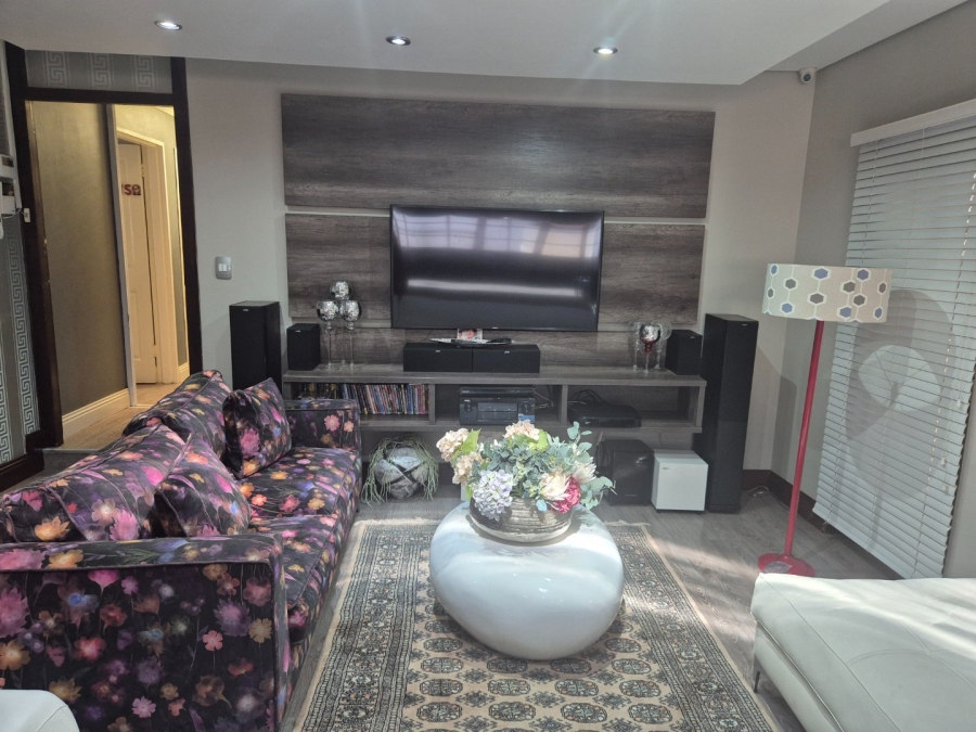 5 Bedroom Property for Sale in Heuwelsig Free State